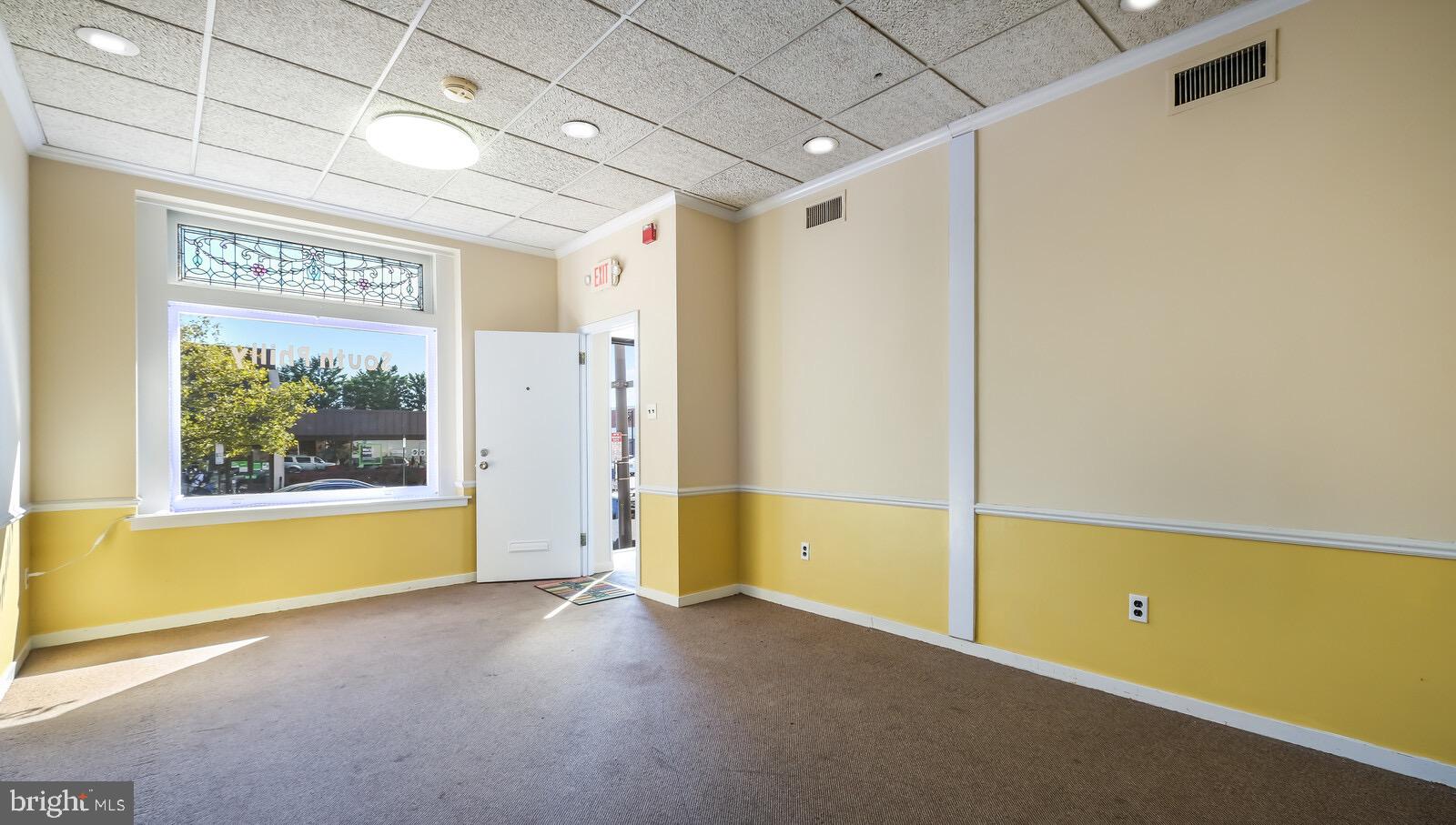 CENTER CITY - Commercial Lease