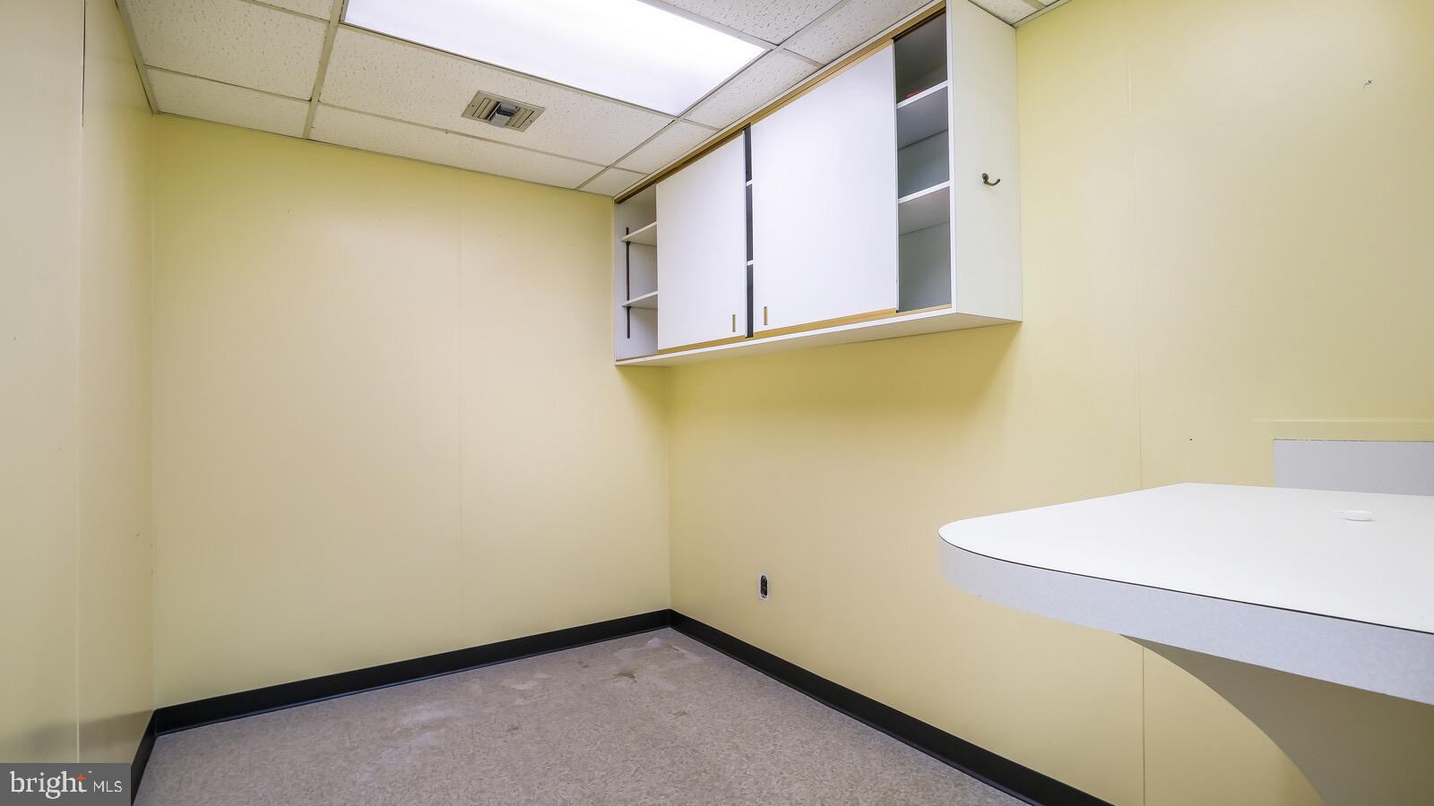 CENTER CITY - Commercial Lease