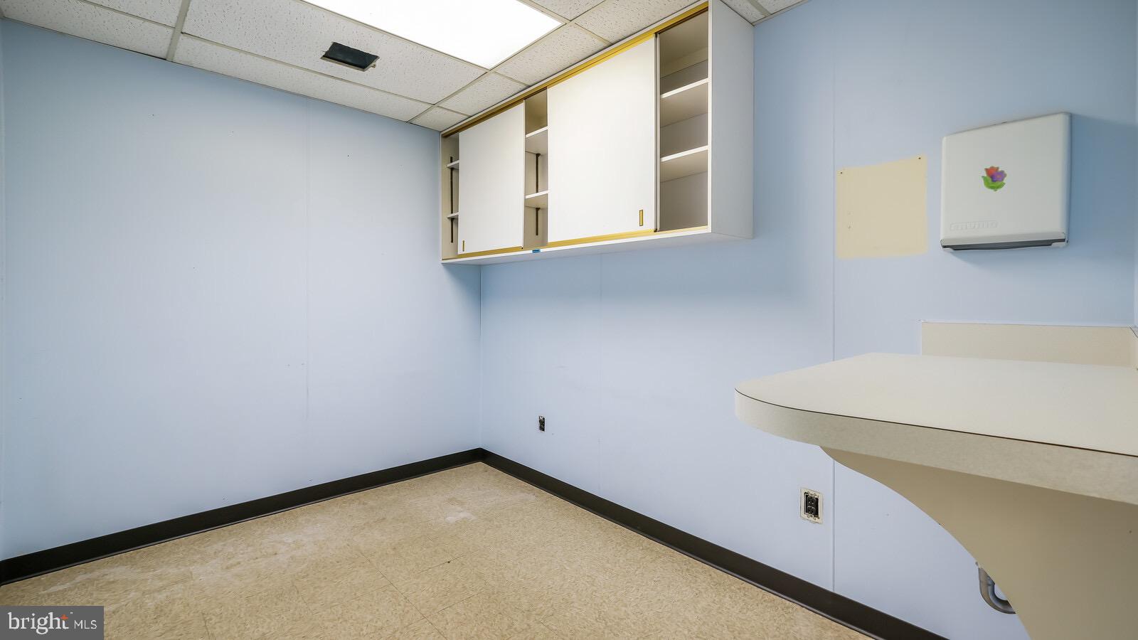 CENTER CITY - Commercial Lease