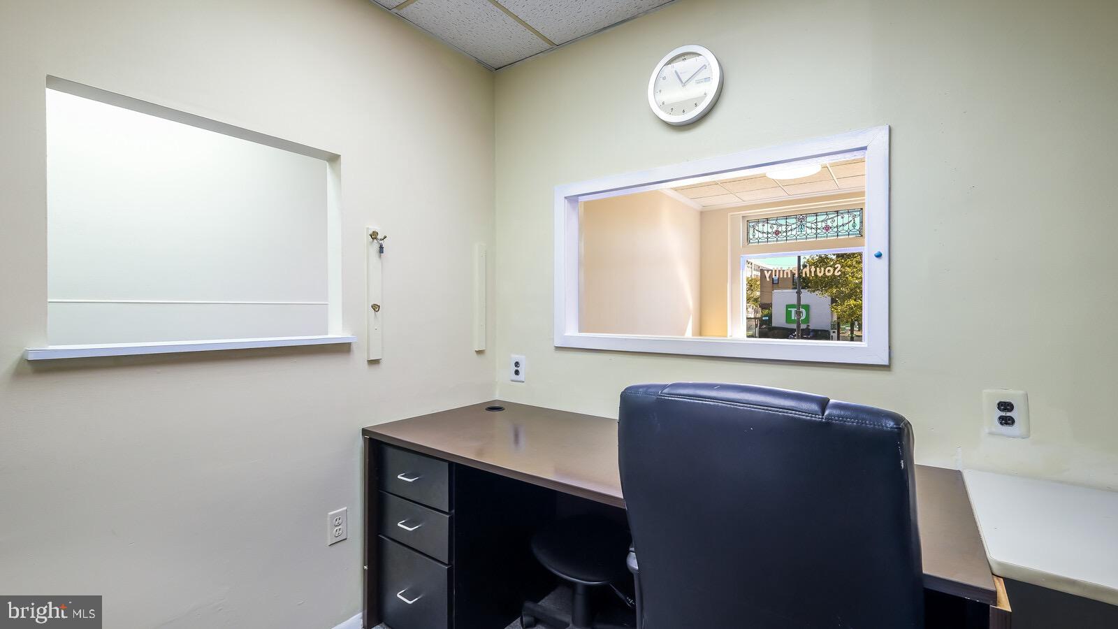 CENTER CITY - Commercial Lease