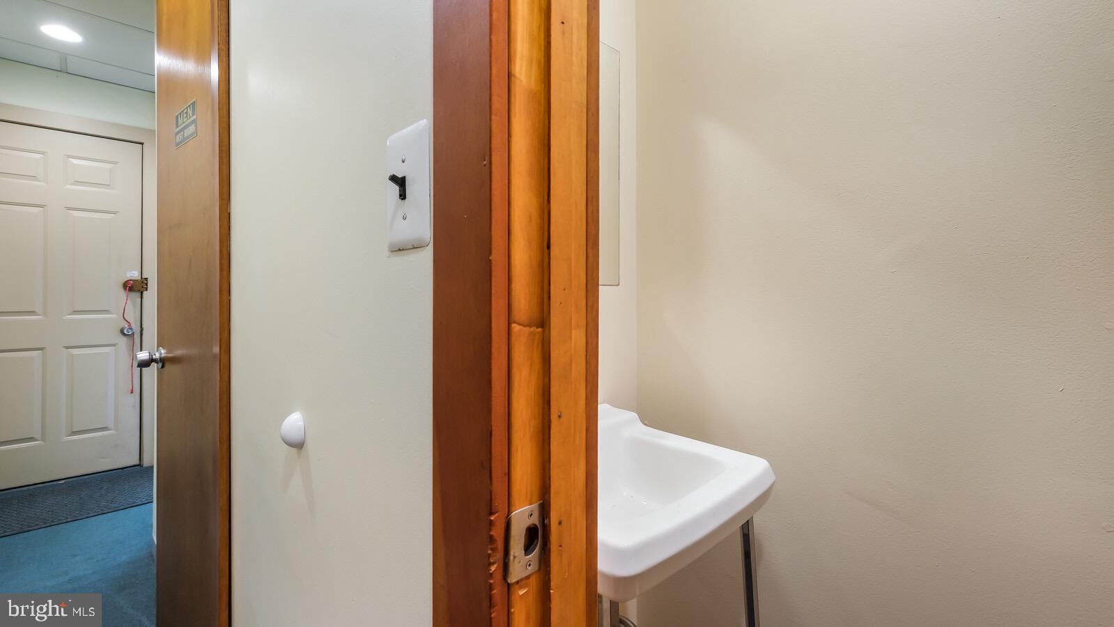 CENTER CITY - Commercial Lease