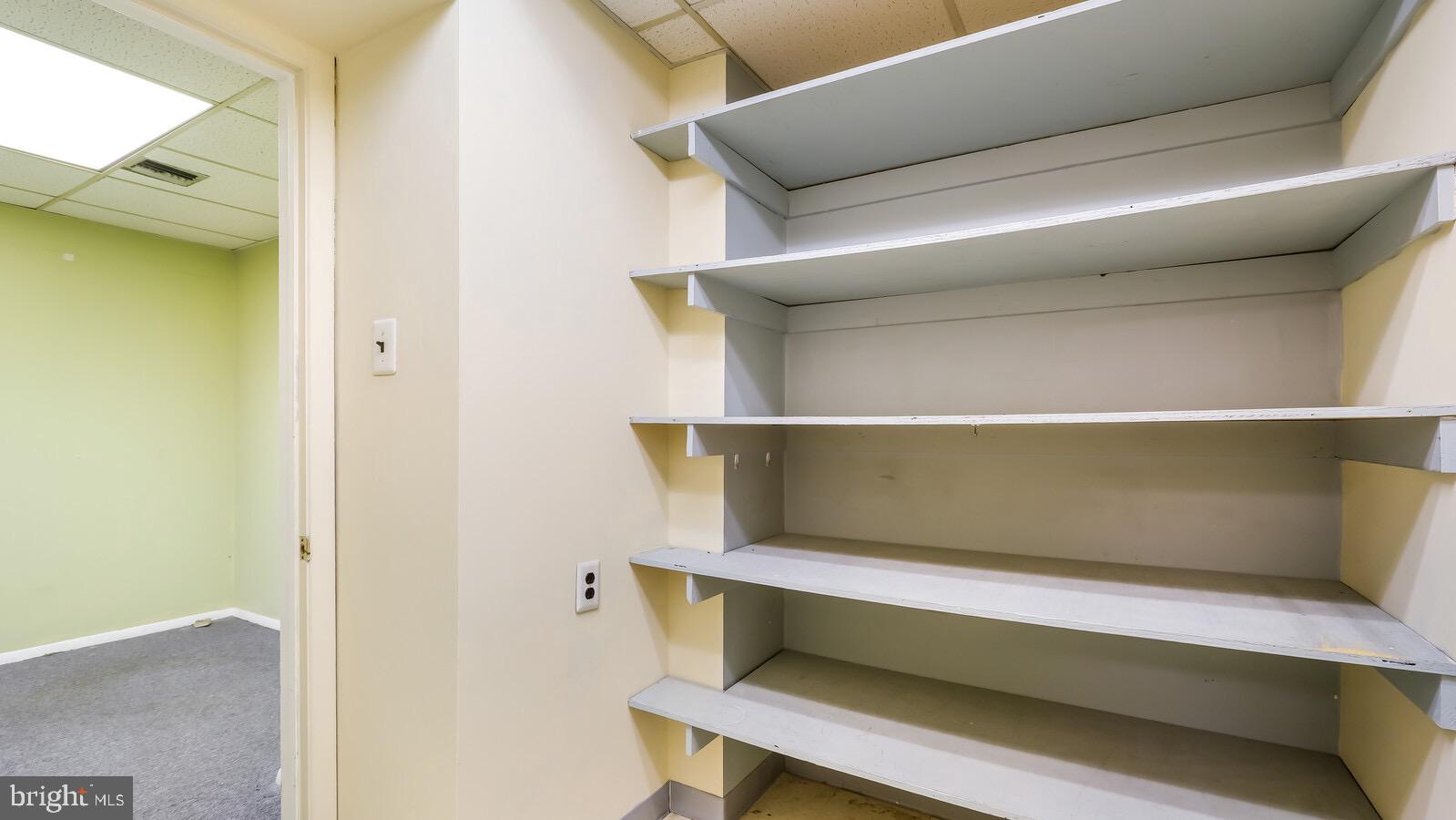 CENTER CITY - Commercial Lease