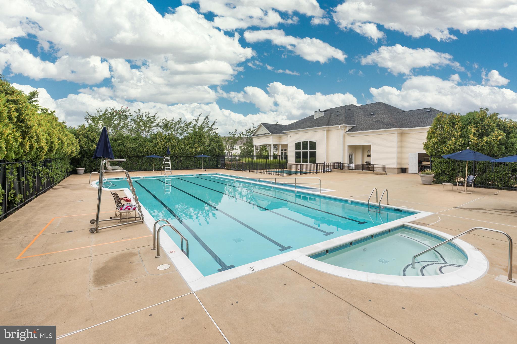 LANSDOWNE TOWN CENTER - Residential