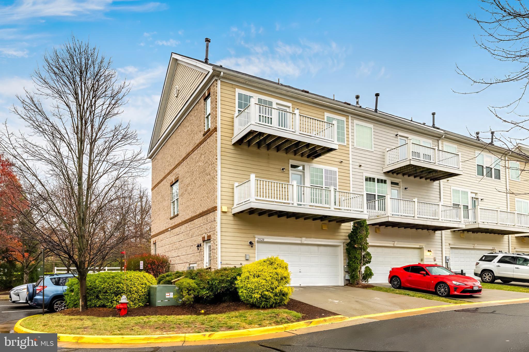 LANSDOWNE TOWN CENTER - Residential