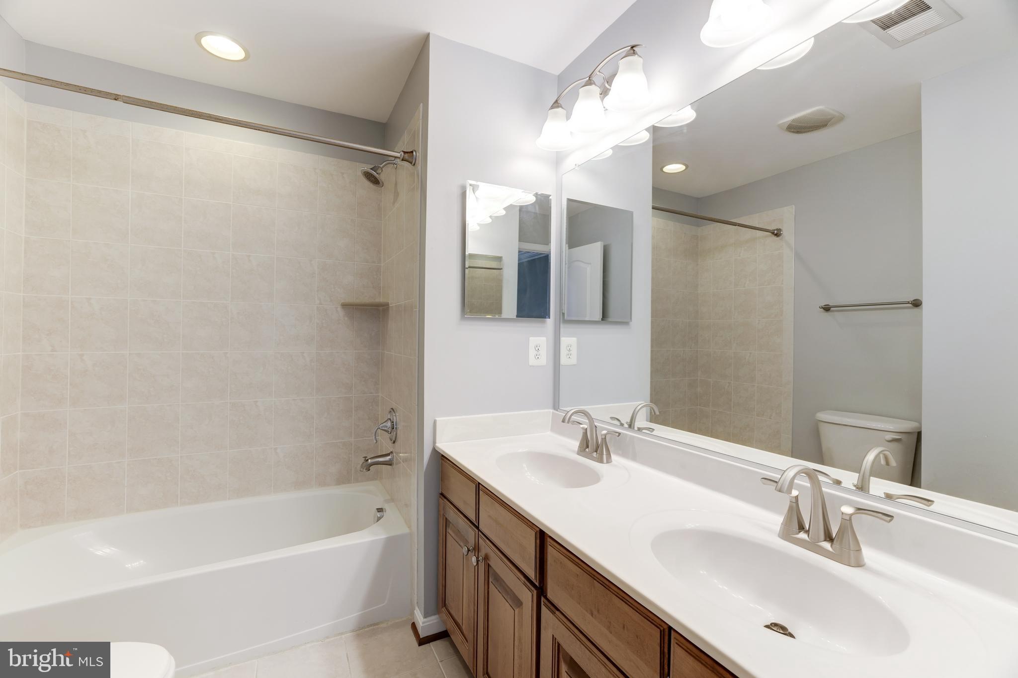 LANSDOWNE TOWN CENTER - Residential