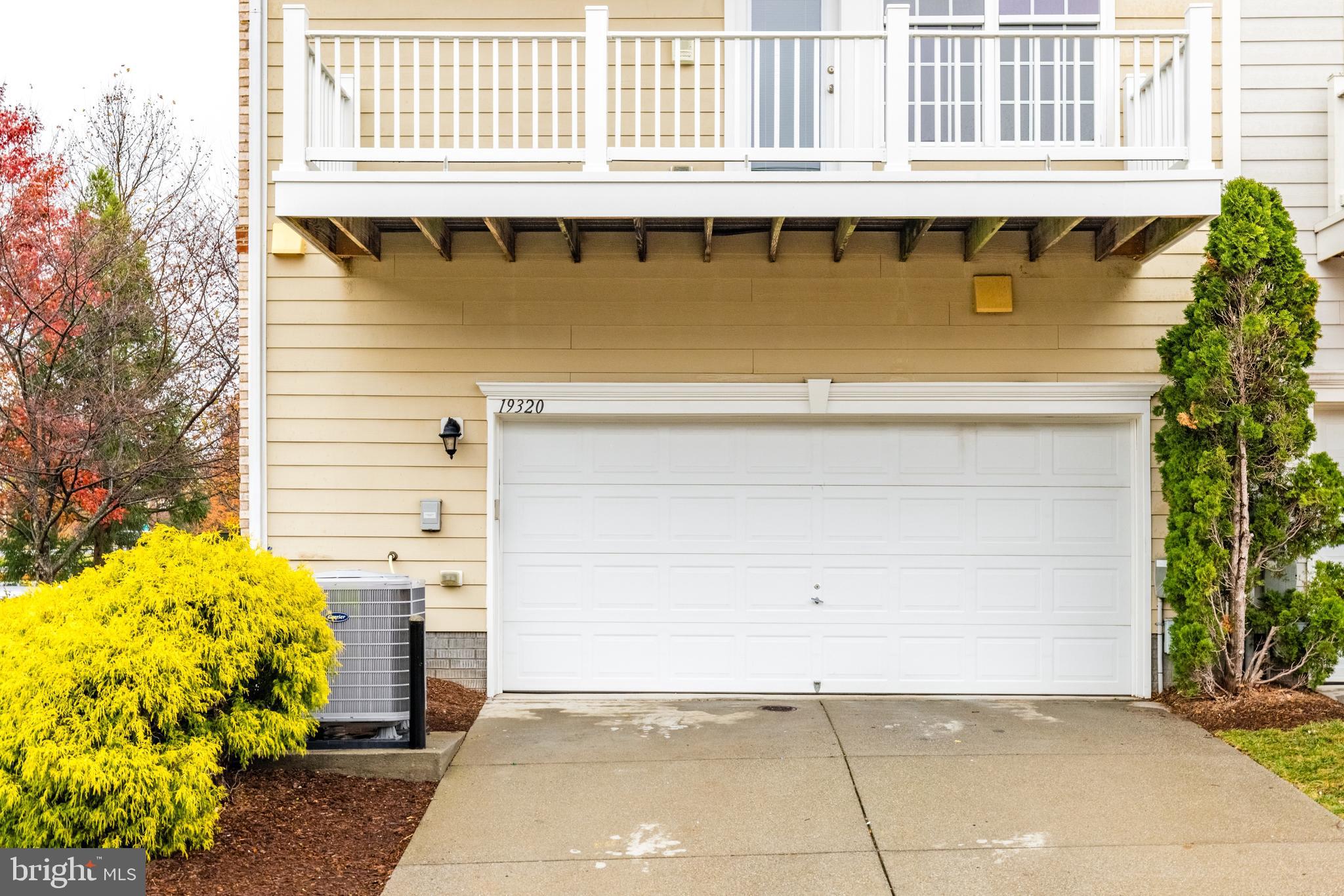 LANSDOWNE TOWN CENTER - Residential