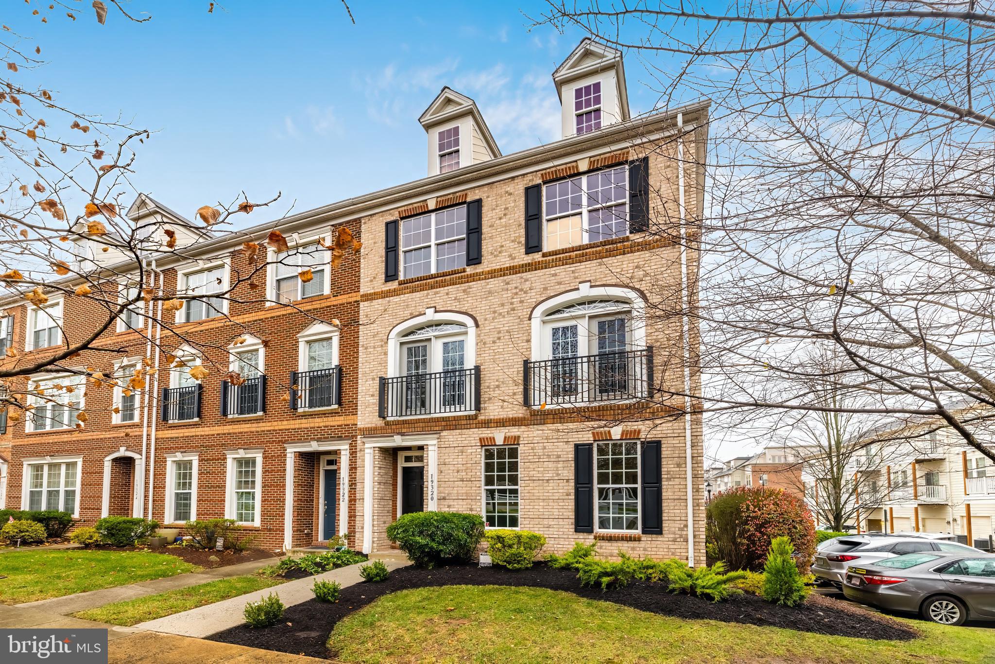 LANSDOWNE TOWN CENTER - Residential