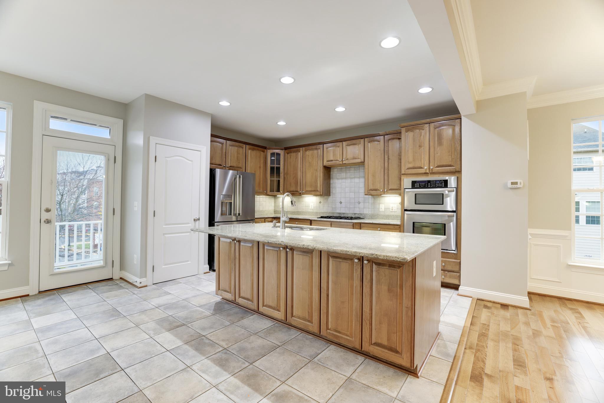 LANSDOWNE TOWN CENTER - Residential