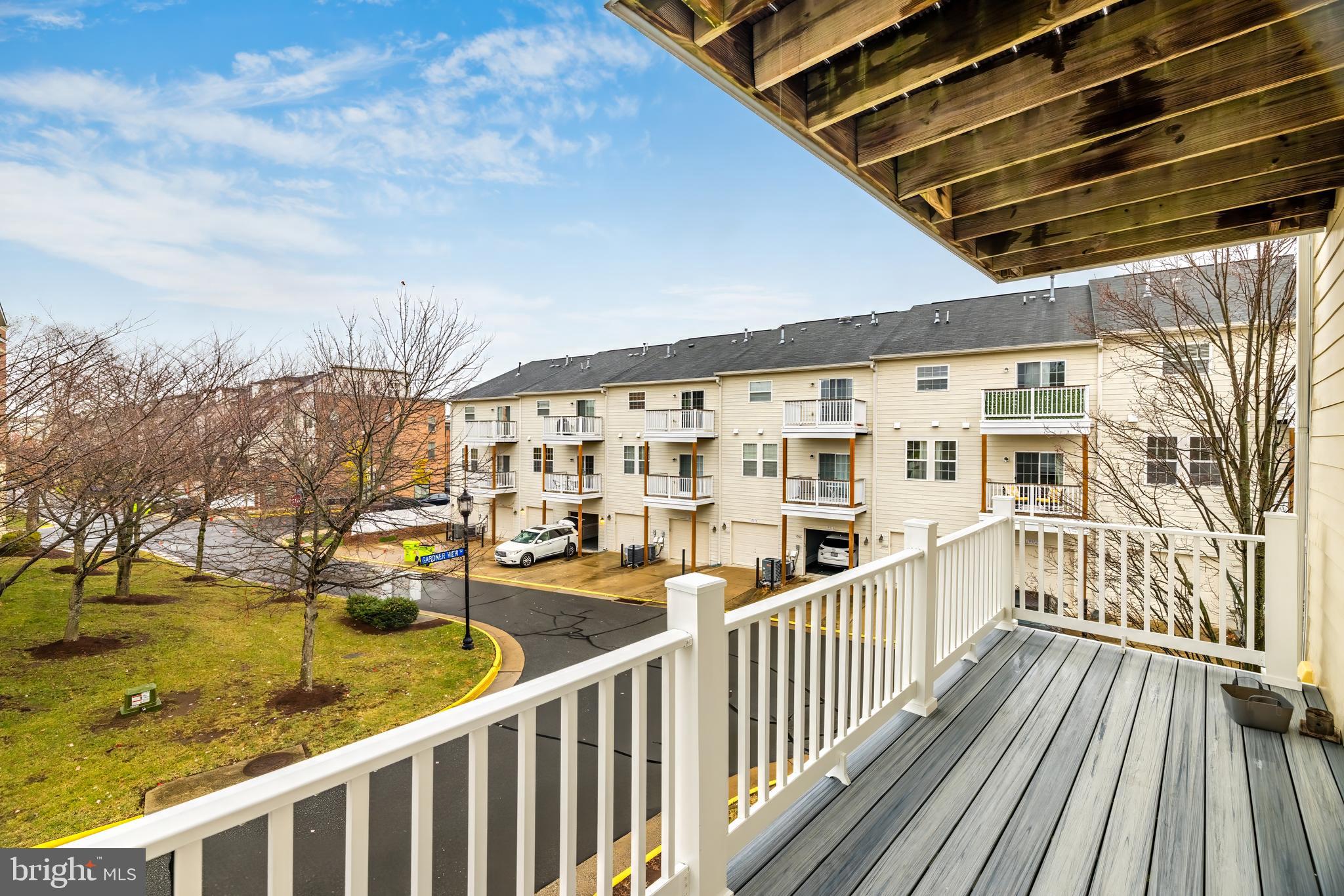 LANSDOWNE TOWN CENTER - Residential