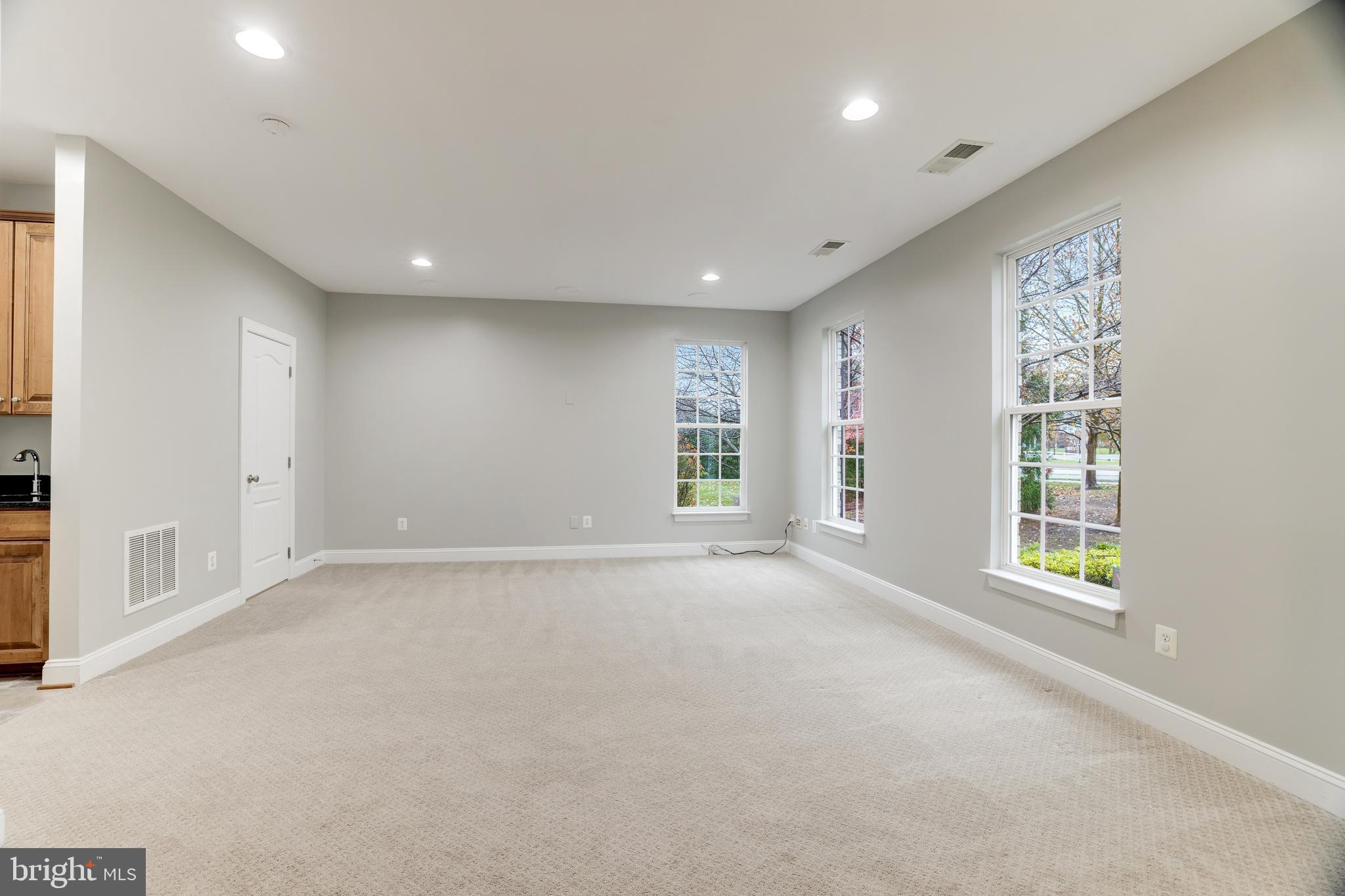 LANSDOWNE TOWN CENTER - Residential