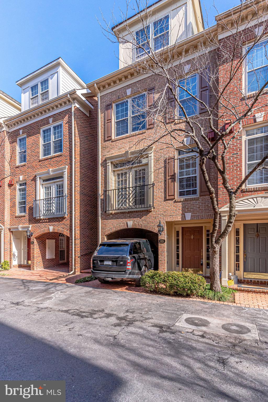 RIVERGATE - Residential