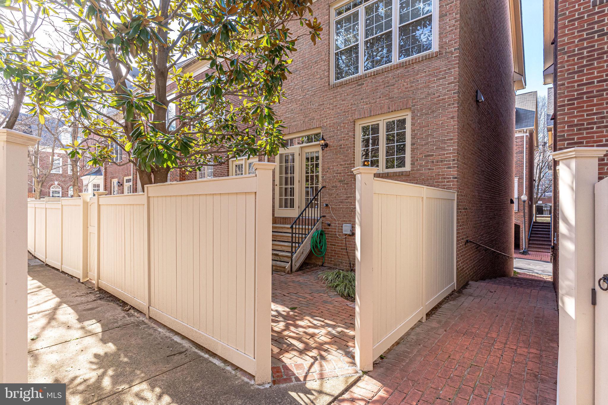 RIVERGATE - Residential