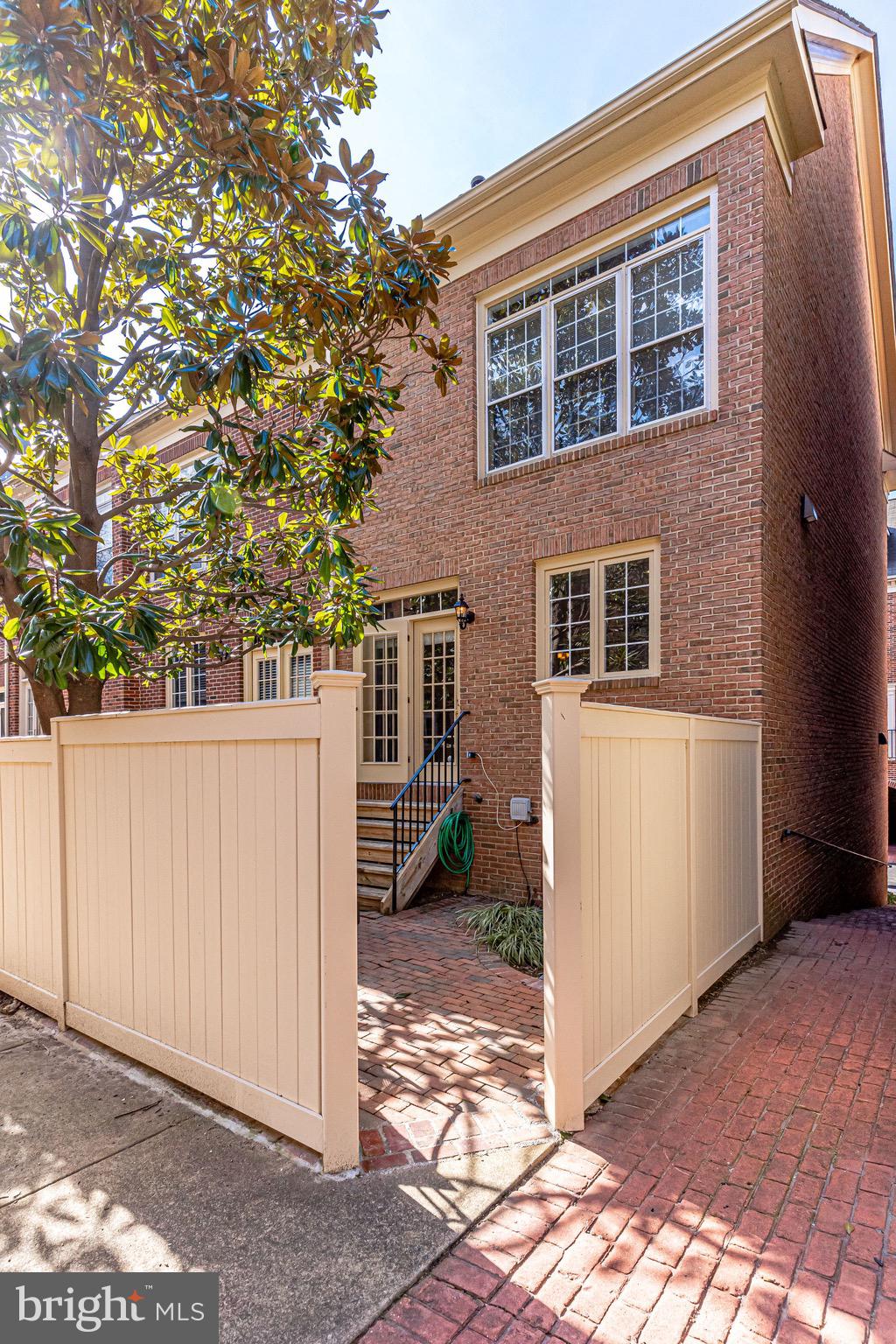 RIVERGATE - Residential