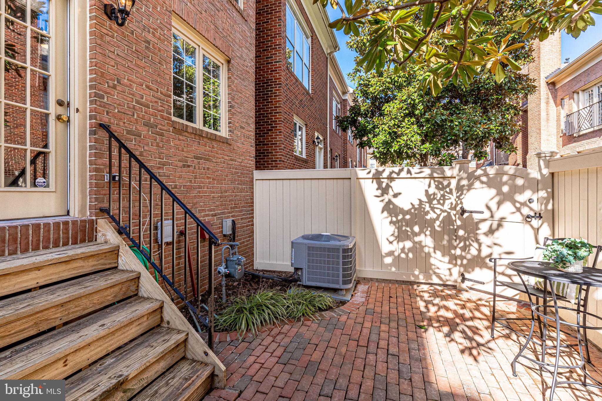 RIVERGATE - Residential