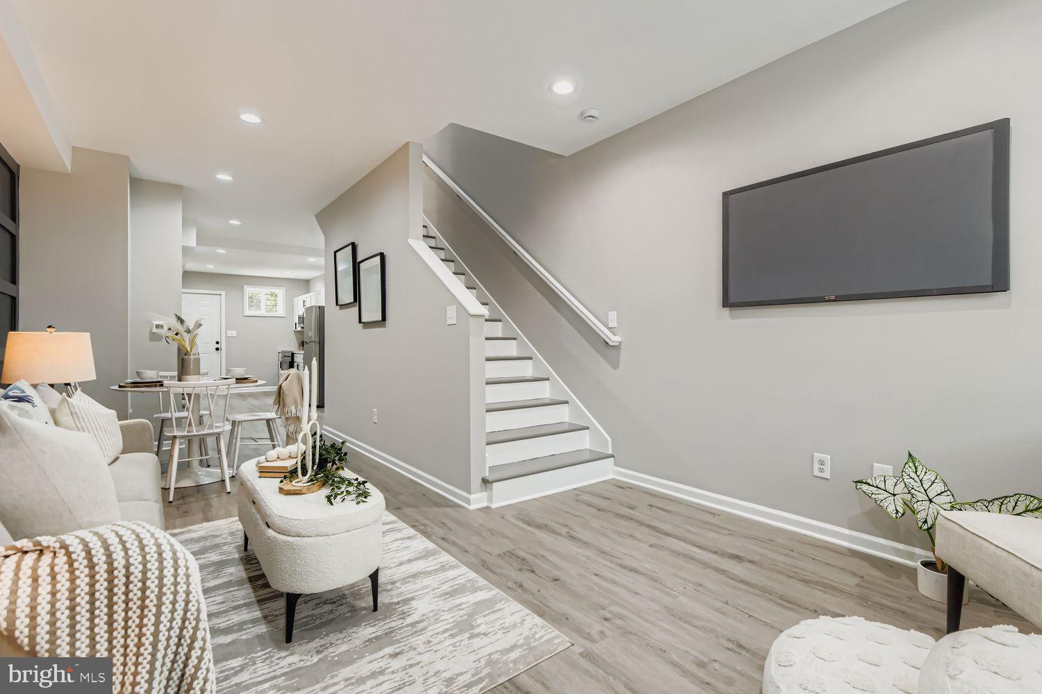 BROADWAY EAST - Residential Lease