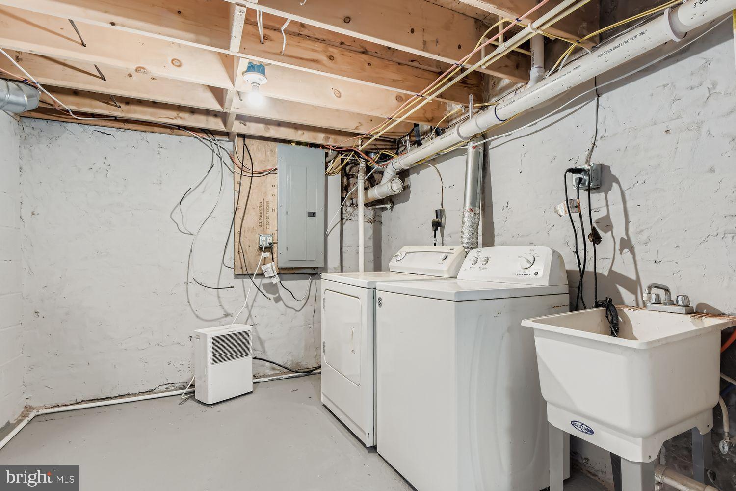 BROADWAY EAST - Residential Lease