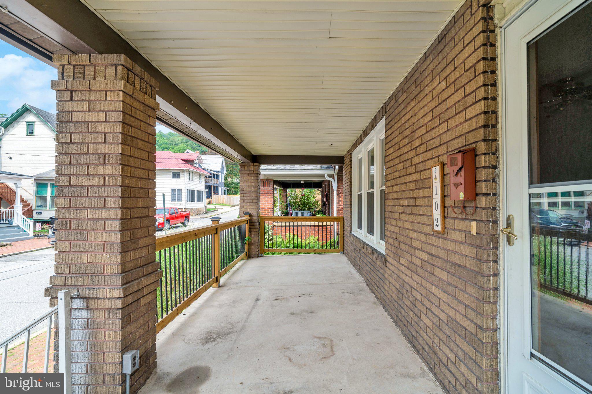 102 9TH STREET