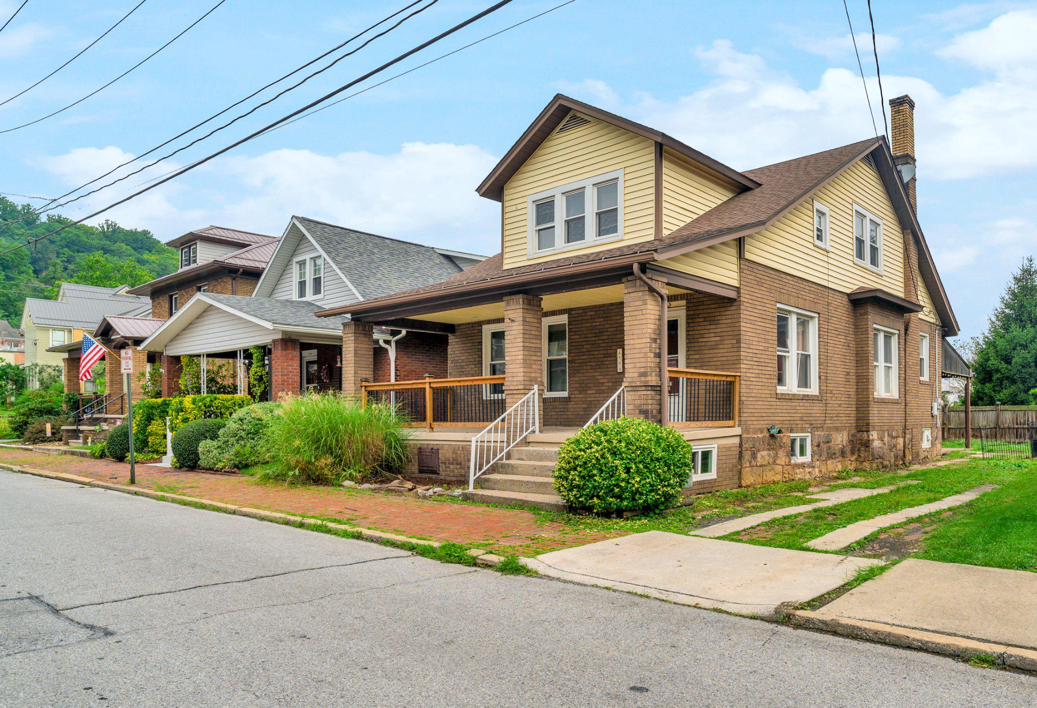 102 9TH STREET
