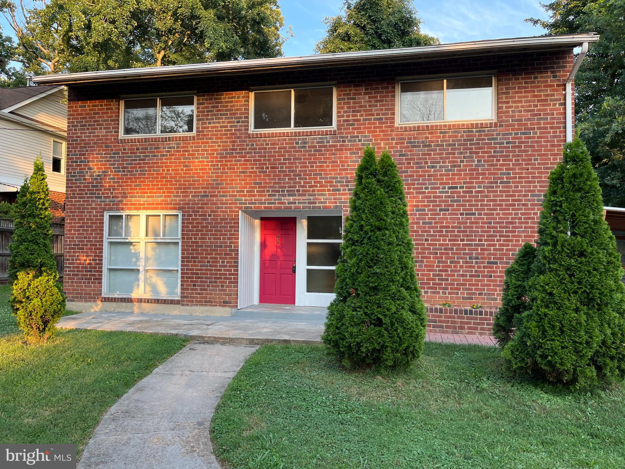 FOREST HEIGHTS - Residential Lease