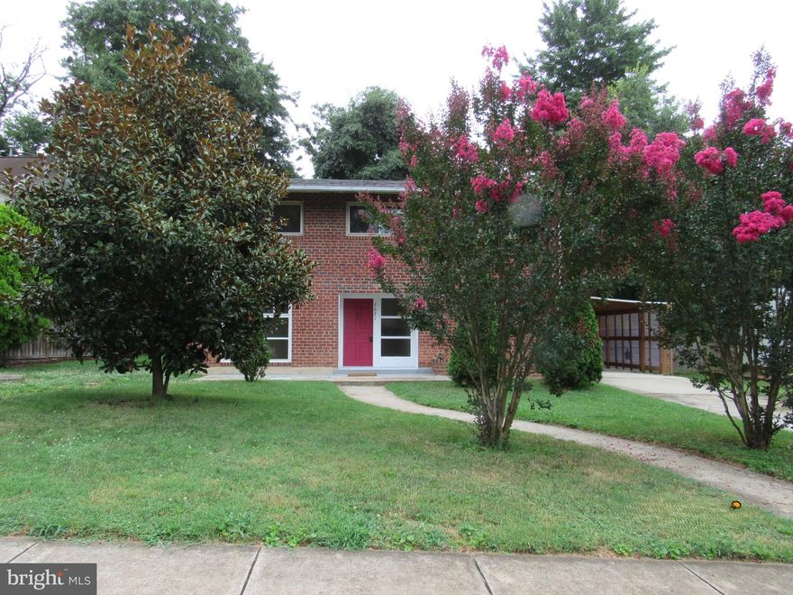 Renovated 4br 2.5ba split level house. Beautiful flat & level landscaped lot, Granite counters with open & spacious main level. Great schools: McLean HS Pyramid: Timber Lane ES / Haycock ES (for AAP), Longfellow MS, McLean HS. Quiet street, yet convenient to all major commuter routes, shops, parks, W&OD Trail. Private playground in large level backyard.