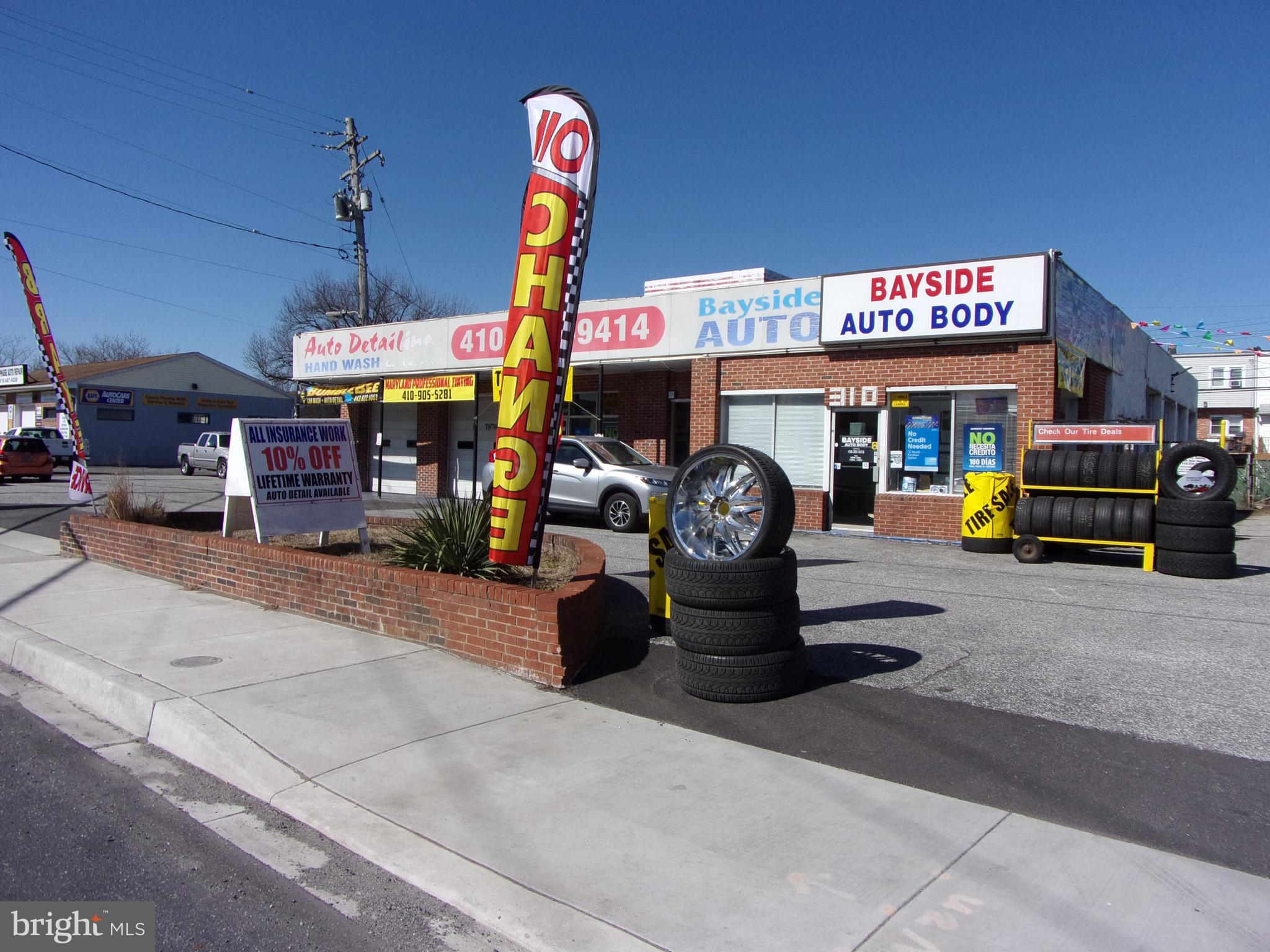 Main image without alt text