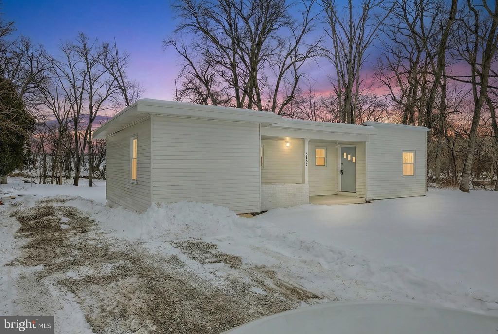 Photo of 5587 E Berlin Road, EAST BERLIN, PA 17316 (MLS # PAYK2096622)