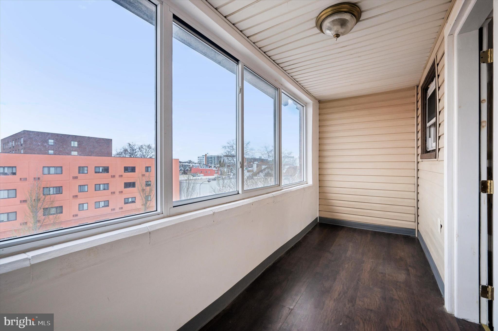 UNIVERSITY CITY - Residential