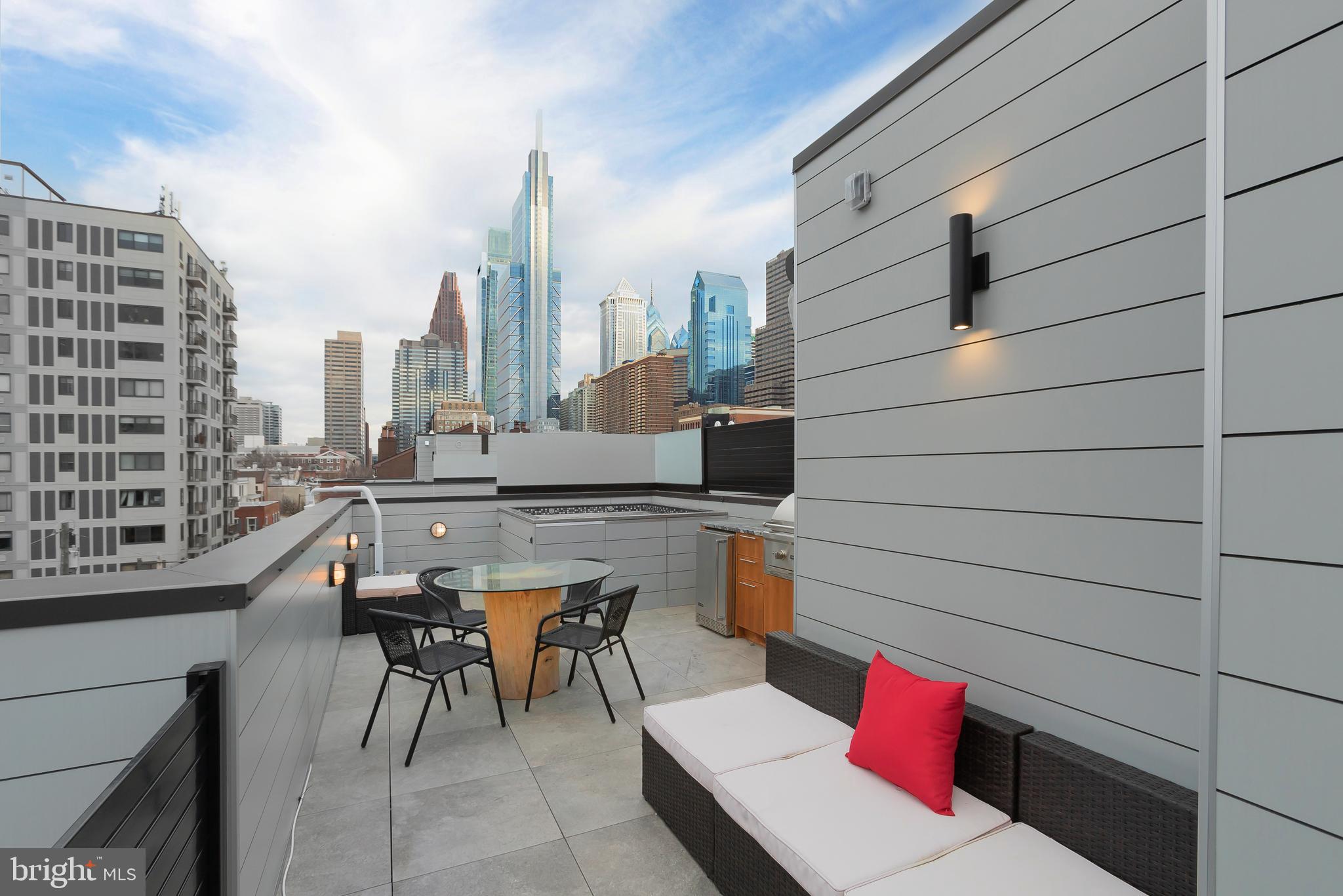 LOGAN SQUARE - Residential