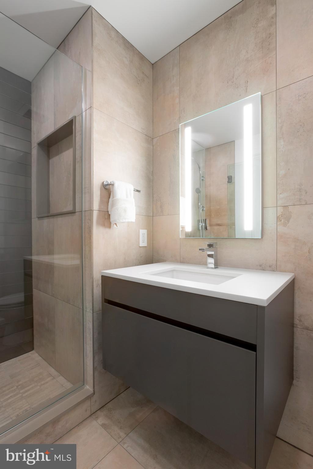 LOGAN SQUARE - Residential