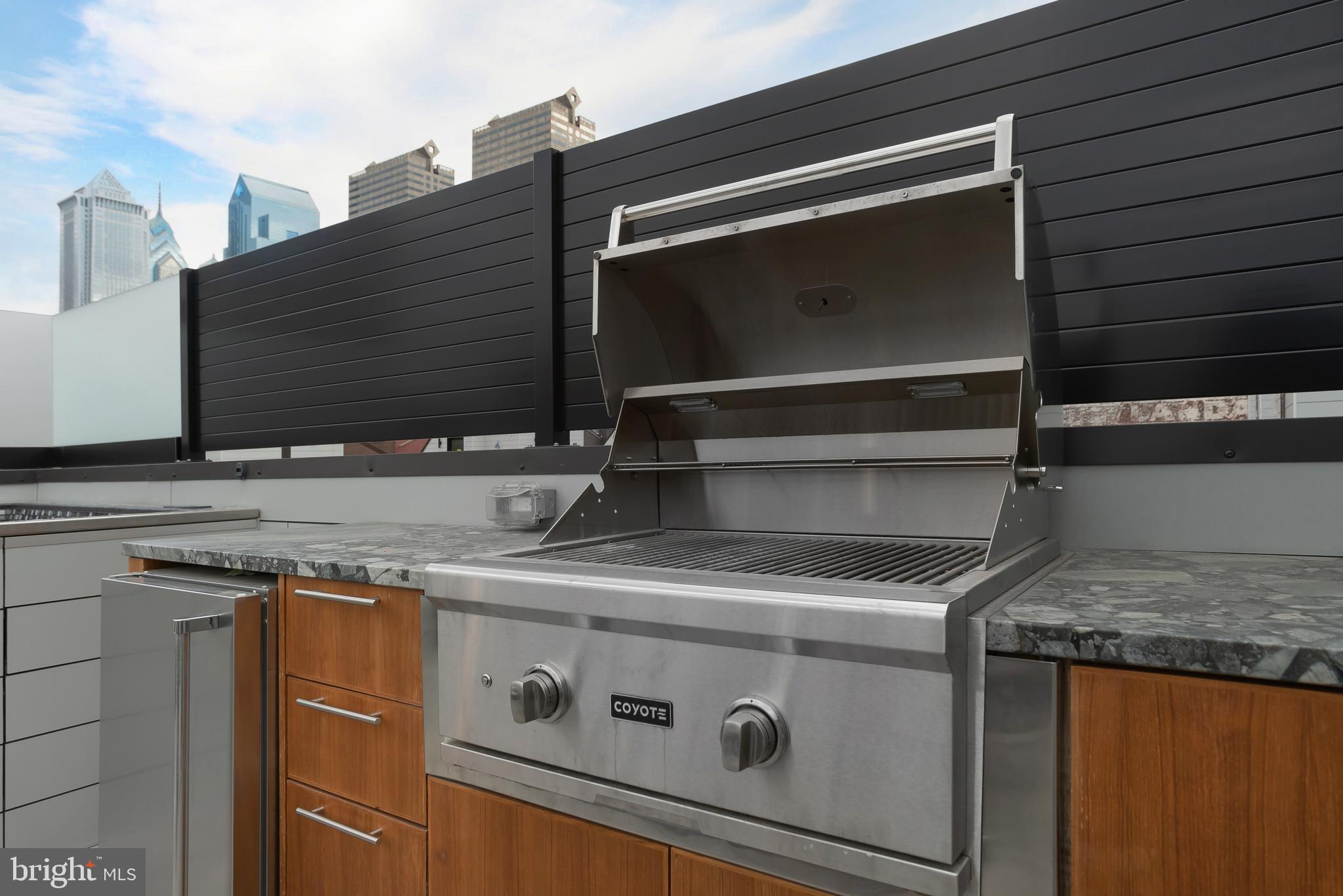 LOGAN SQUARE - Residential