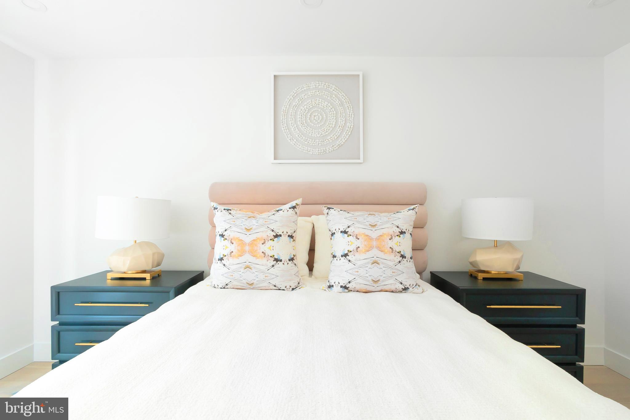 LOGAN SQUARE - Residential