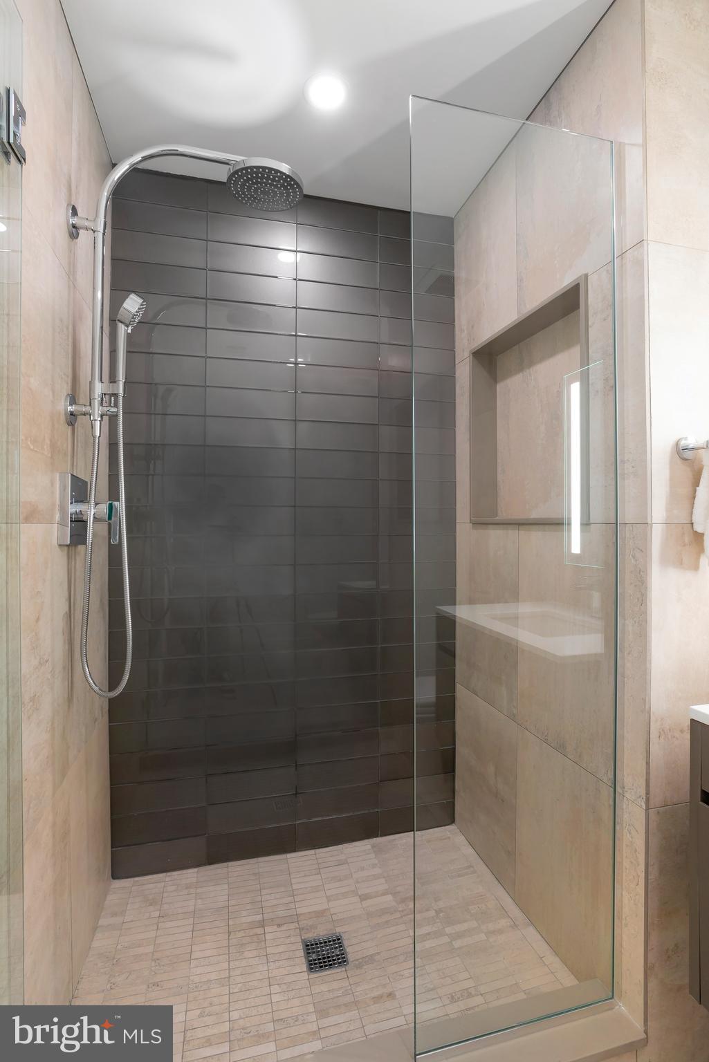 LOGAN SQUARE - Residential