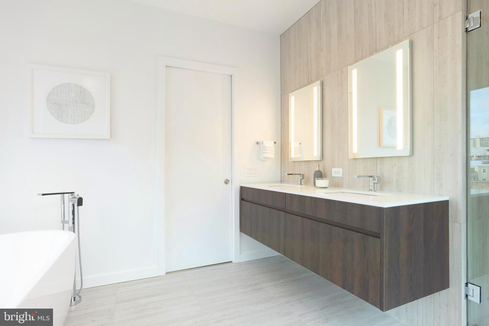 LOGAN SQUARE - Residential