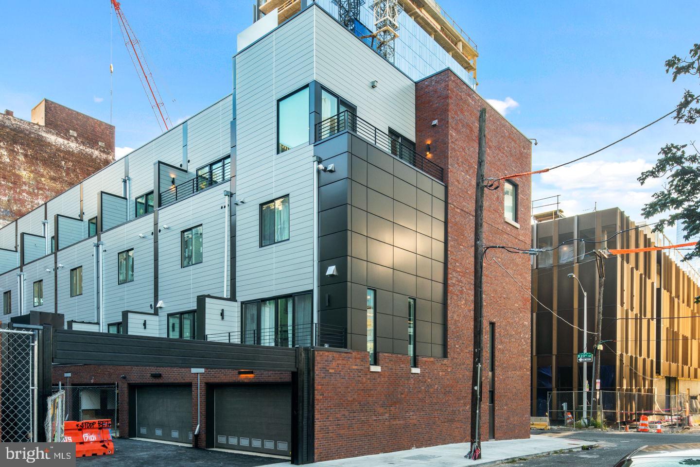 LOGAN SQUARE - Residential