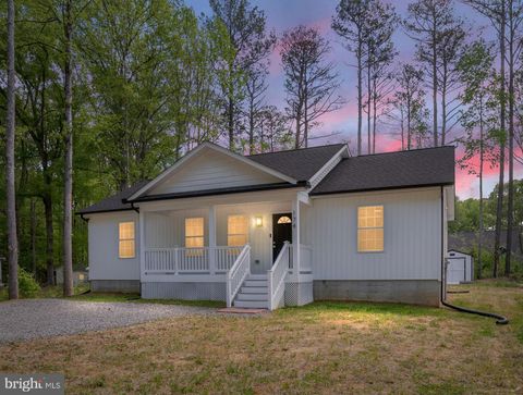 174 SHOREWOOD DR COLONIAL BEACH VA 22443