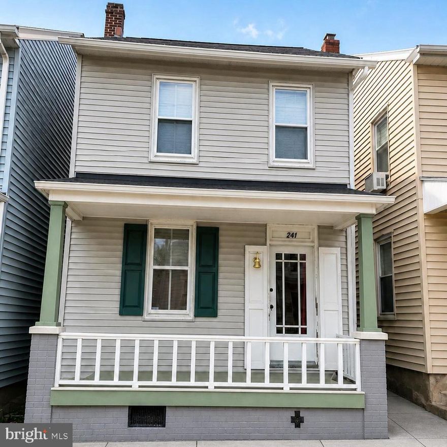 This  3 bedroom, 1 bath gem in the heart of Middletown, is in the perfect location with that friendly small town neighborhood vibe.  This home has an open floor plan and a lot of natural light.  Enjoy morning coffee on the 2nd floor balcony.  Perfect for a primary residence, or an investor looking for a long term rental with great income potential. Renovated within the last 3 years.  Fenced in back yard with a shed and ample space to entertain, garden...the possibilities are endless!