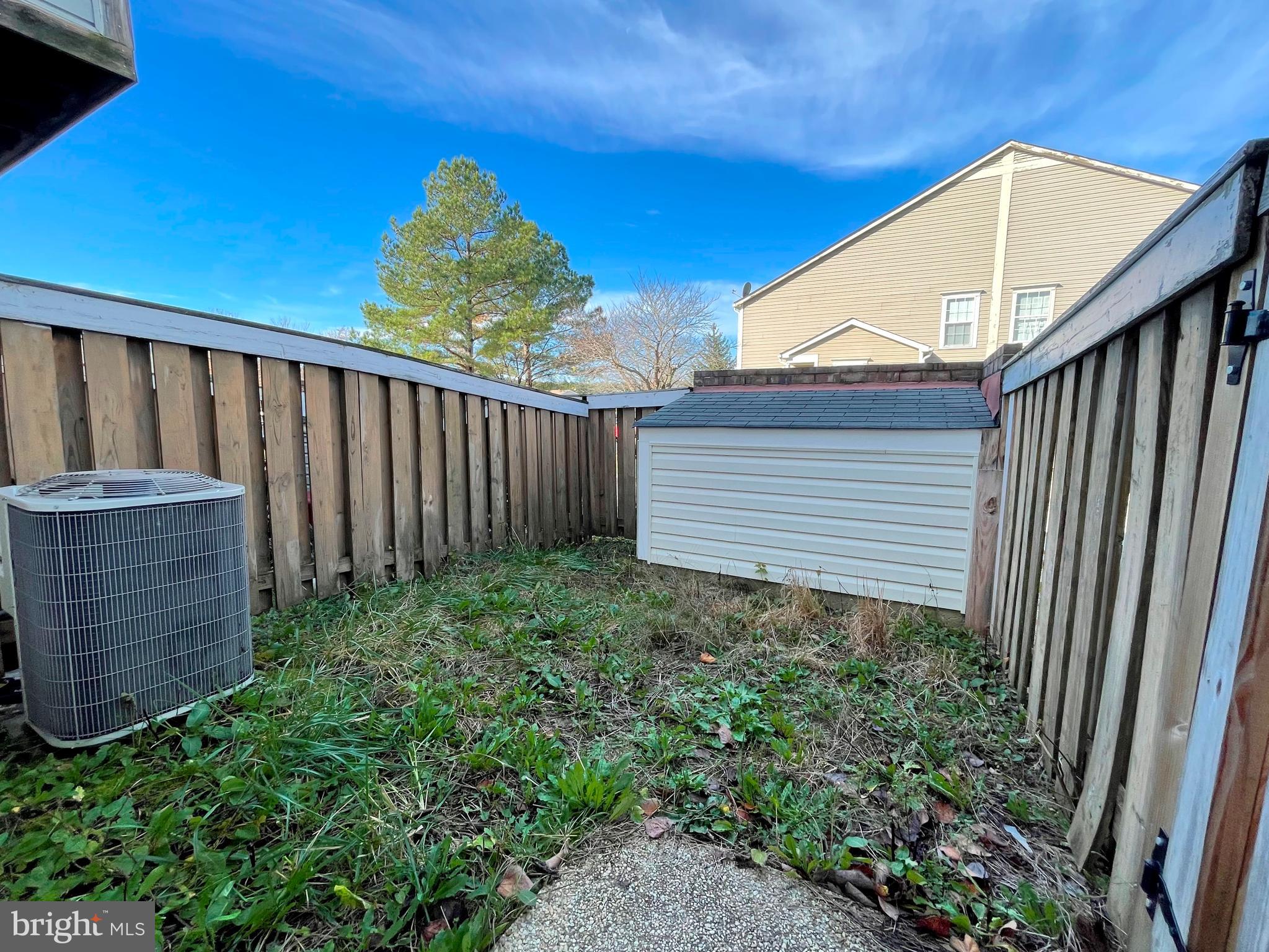 COLUMBIA COMMONS - Residential Lease