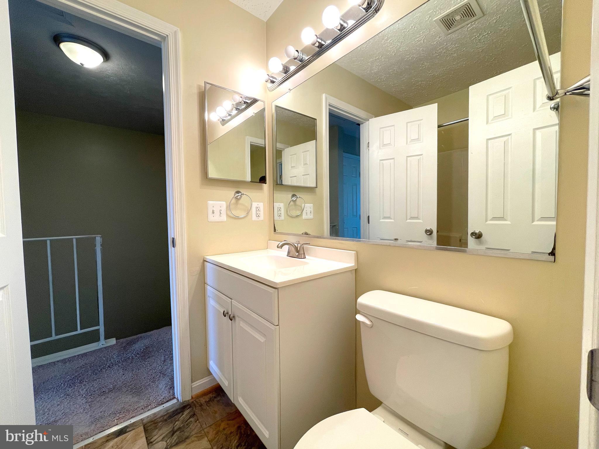 COLUMBIA COMMONS - Residential Lease