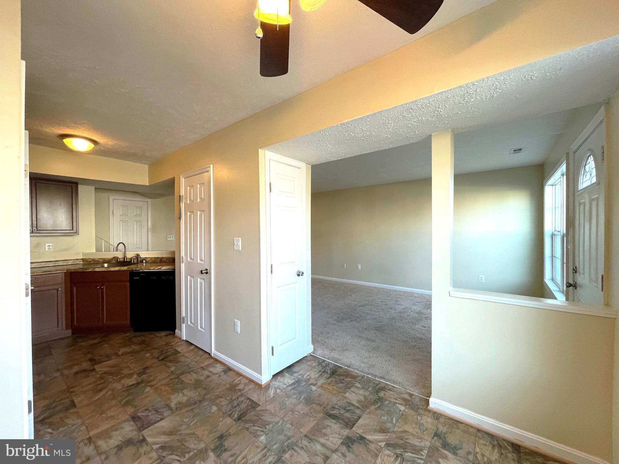 COLUMBIA COMMONS - Residential Lease