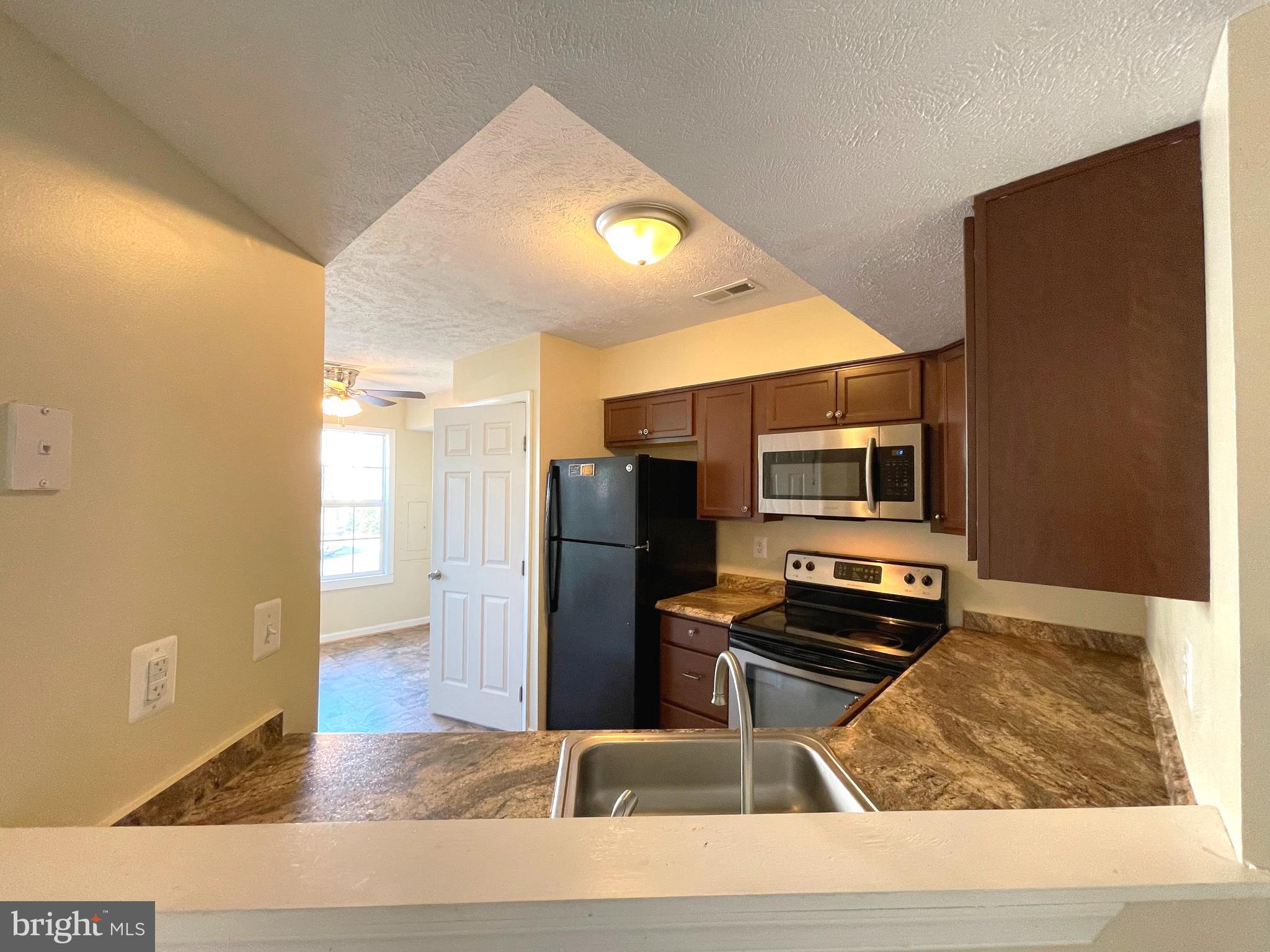 COLUMBIA COMMONS - Residential Lease