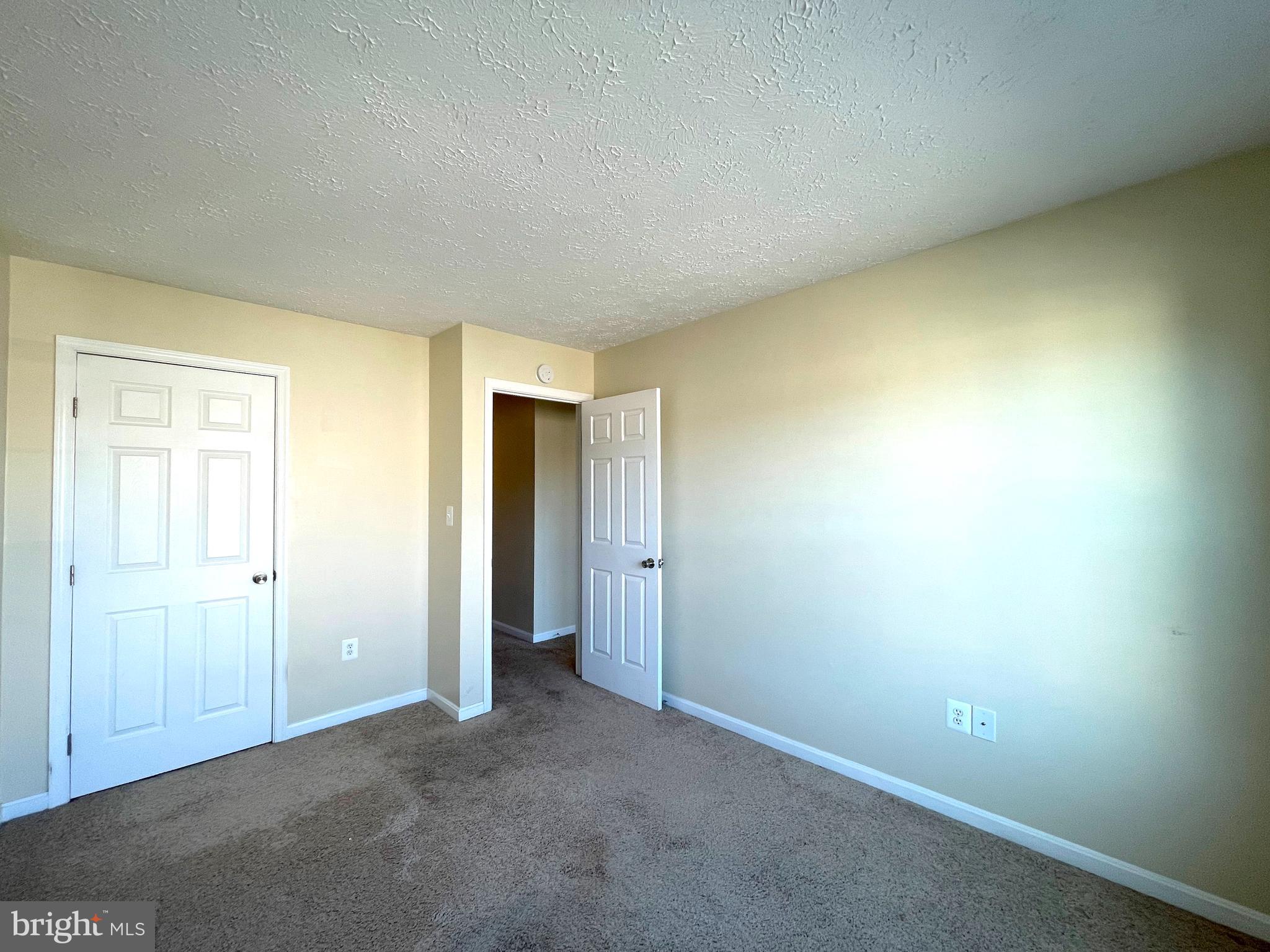 COLUMBIA COMMONS - Residential Lease