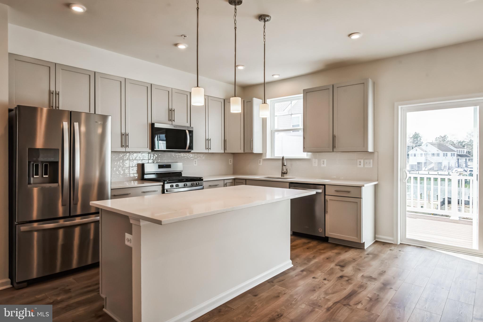 DEEP HARBOUR - Residential