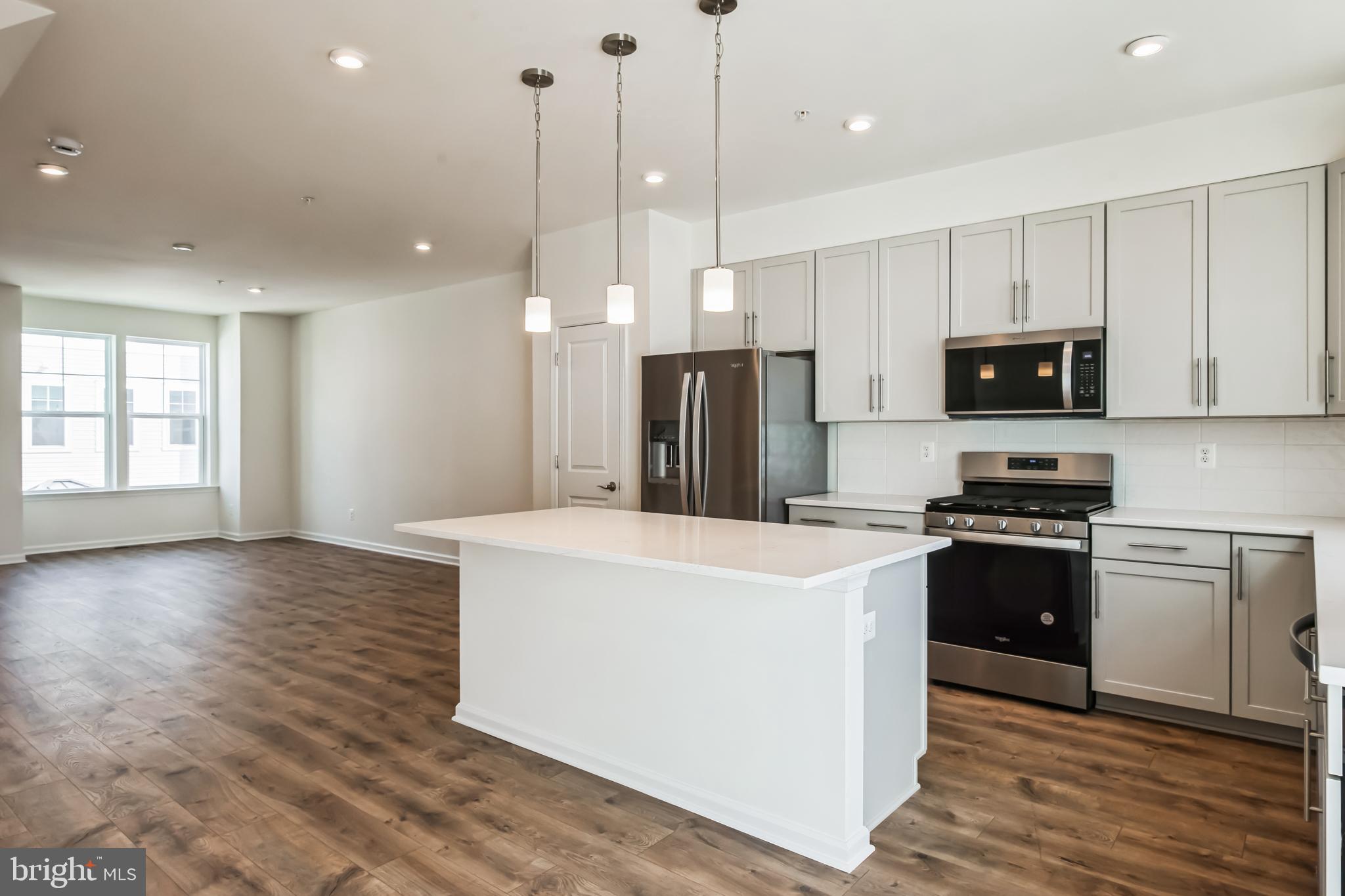 DEEP HARBOUR - Residential