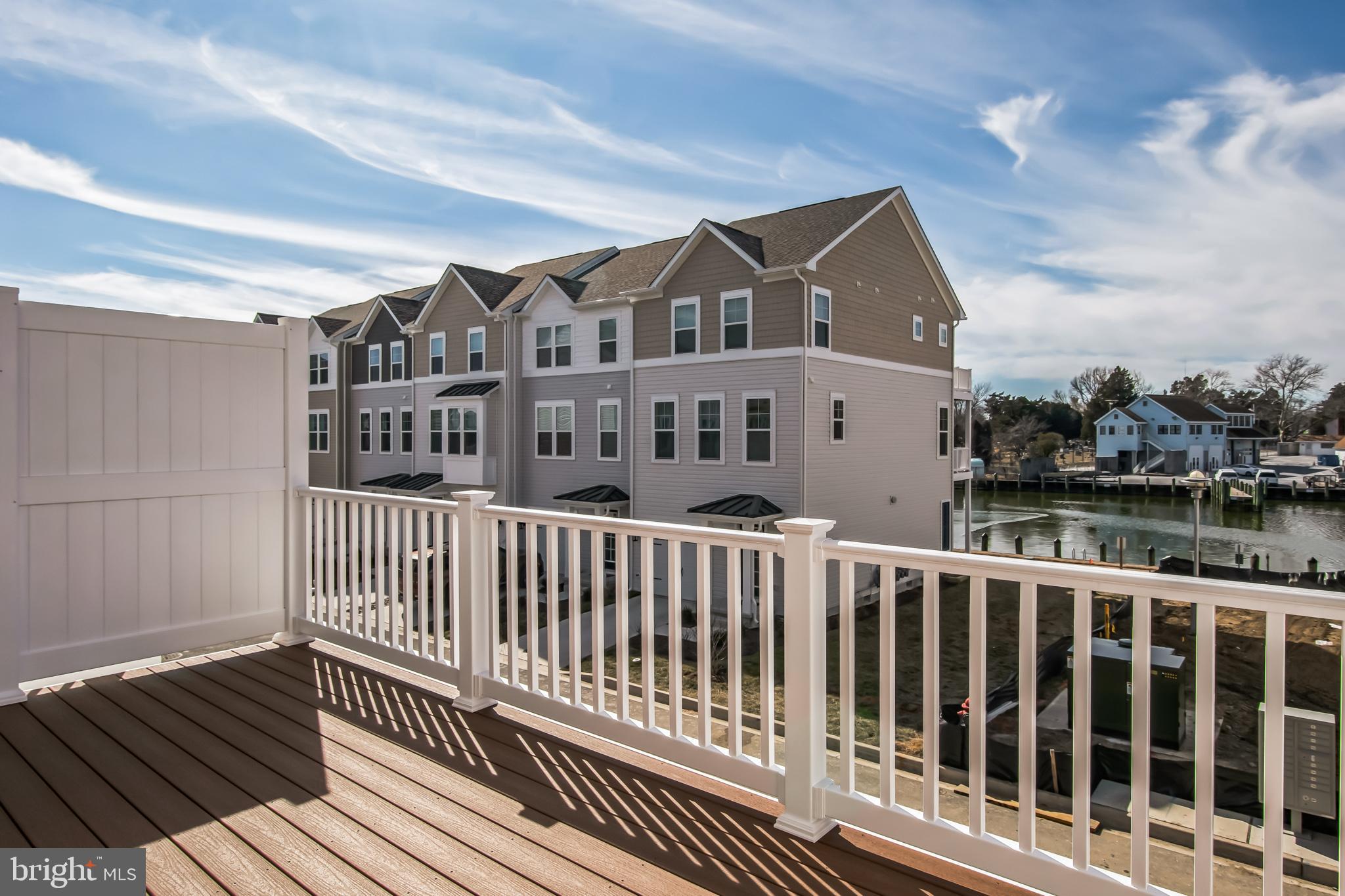 DEEP HARBOUR - Residential