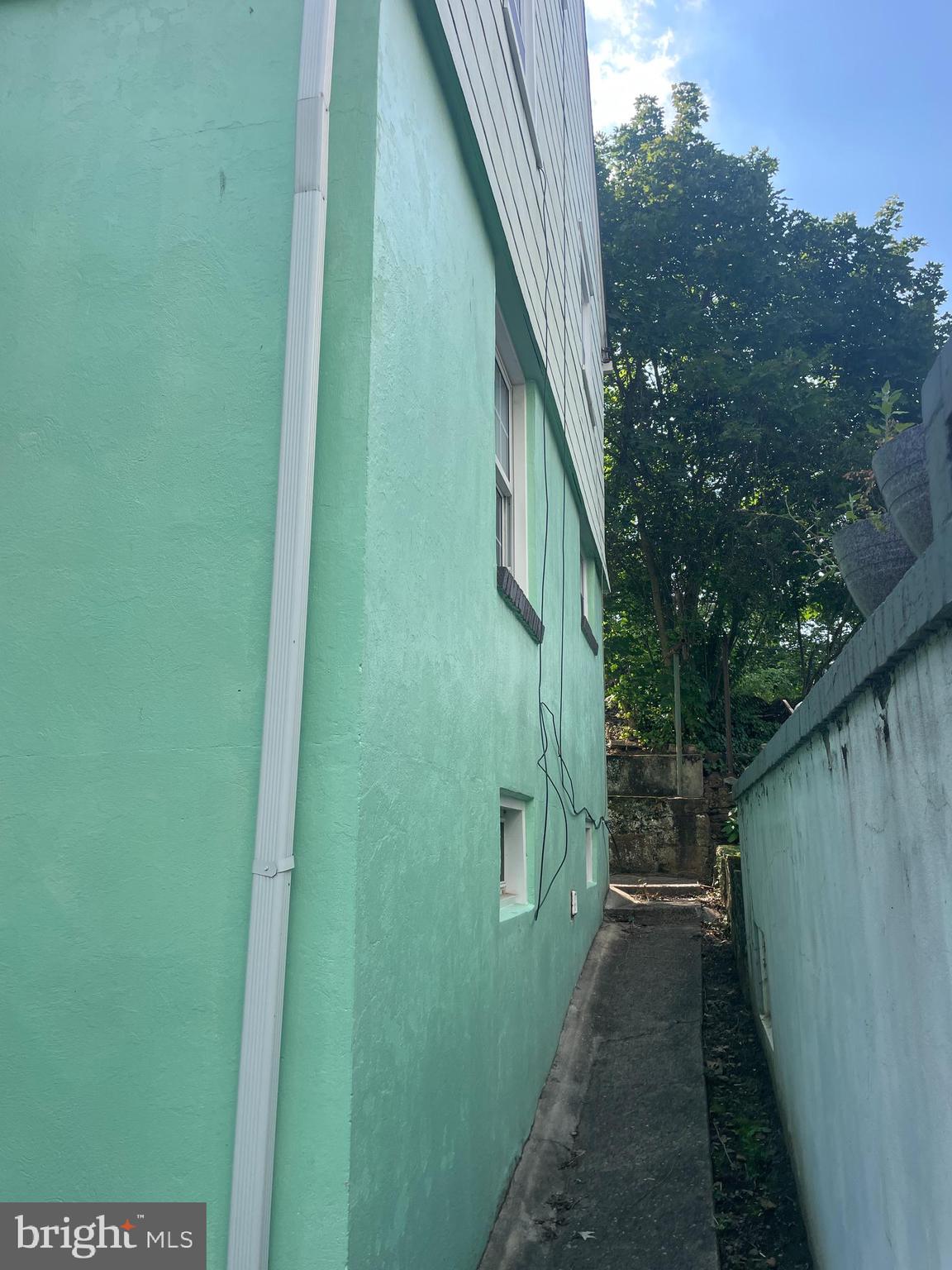 WEST SIDE - Residential