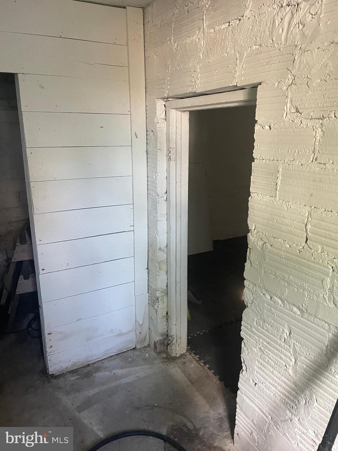 WEST SIDE - Residential