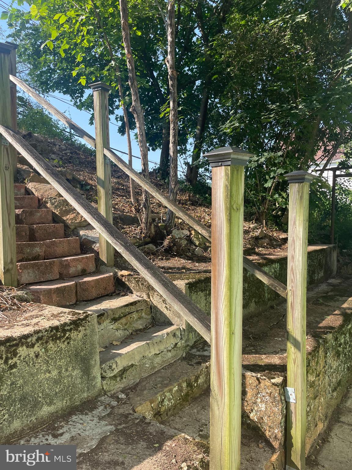 WEST SIDE - Residential