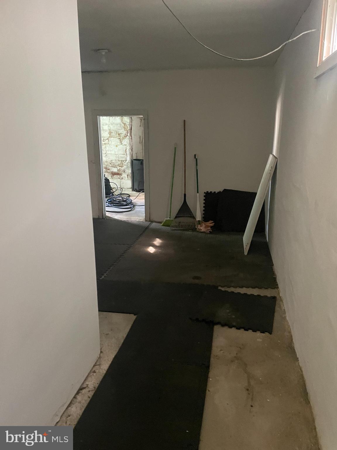 WEST SIDE - Residential