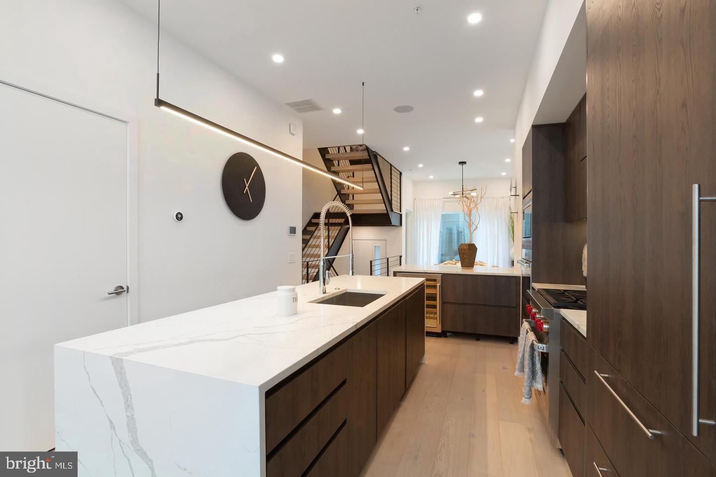 LOGAN SQUARE - Residential