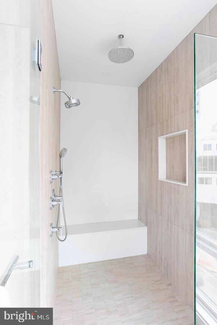 LOGAN SQUARE - Residential